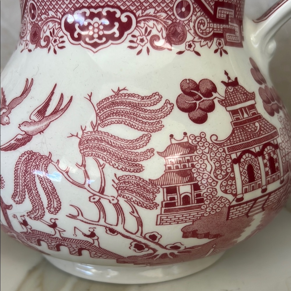 Red and White Churchill Teapot - Picture 2 of 8